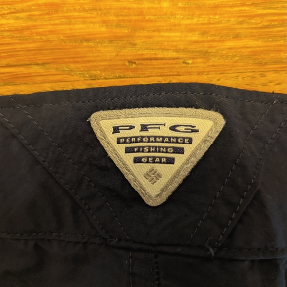 Navy medium Columbia PFG mid length pants - Picture 3 of 7